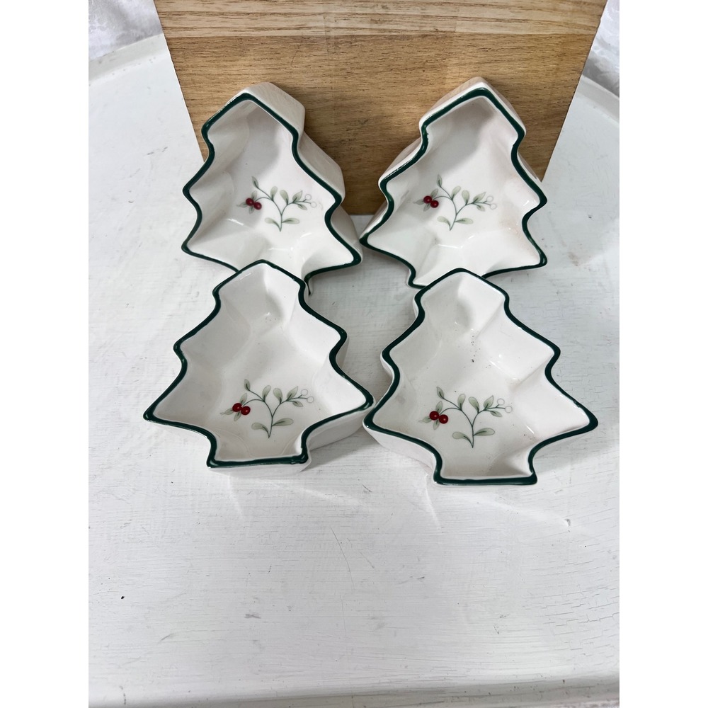 Pfaltzgraff Winterberry Christmas Tree Ramekin Dipping Bowls Set of 4